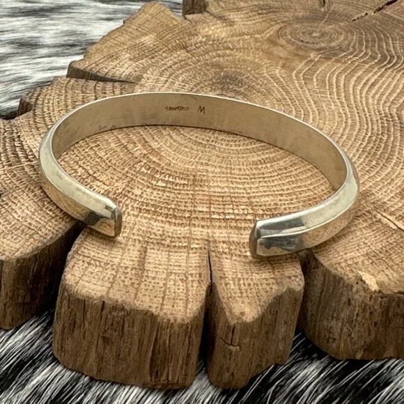 1990s Native American NAVAJO Sterling Silver Turquoise Chip Inlay Cuff Bracelet - Picture 3 of 4